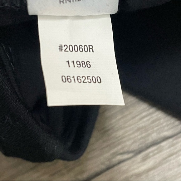 Spanx Perforated Faux Leather Panel Legging Very Black sz M - Picture 8 of 11